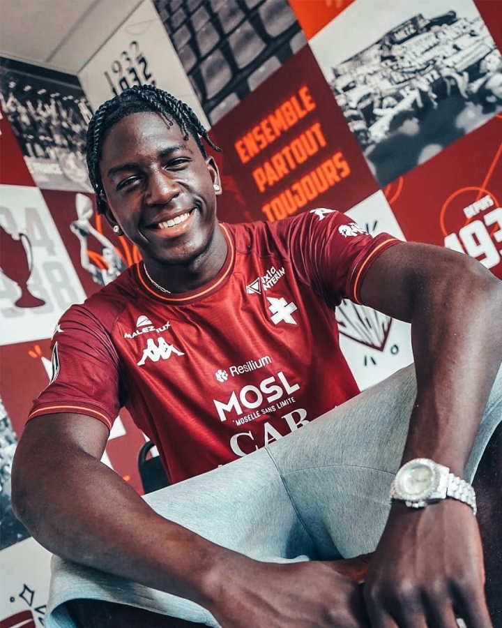 值得关注！主场迎战斯特拉斯堡，梅斯16岁1.93米高中锋马乔首发