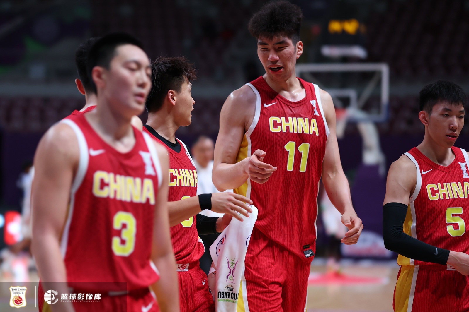 媒体人：中国男篮真的好起来了 我们正在从低谷里往上爬了