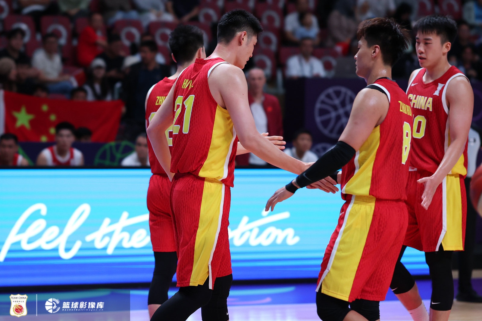 中国体育报：一分之差惜败 中国男篮把希望留在明天