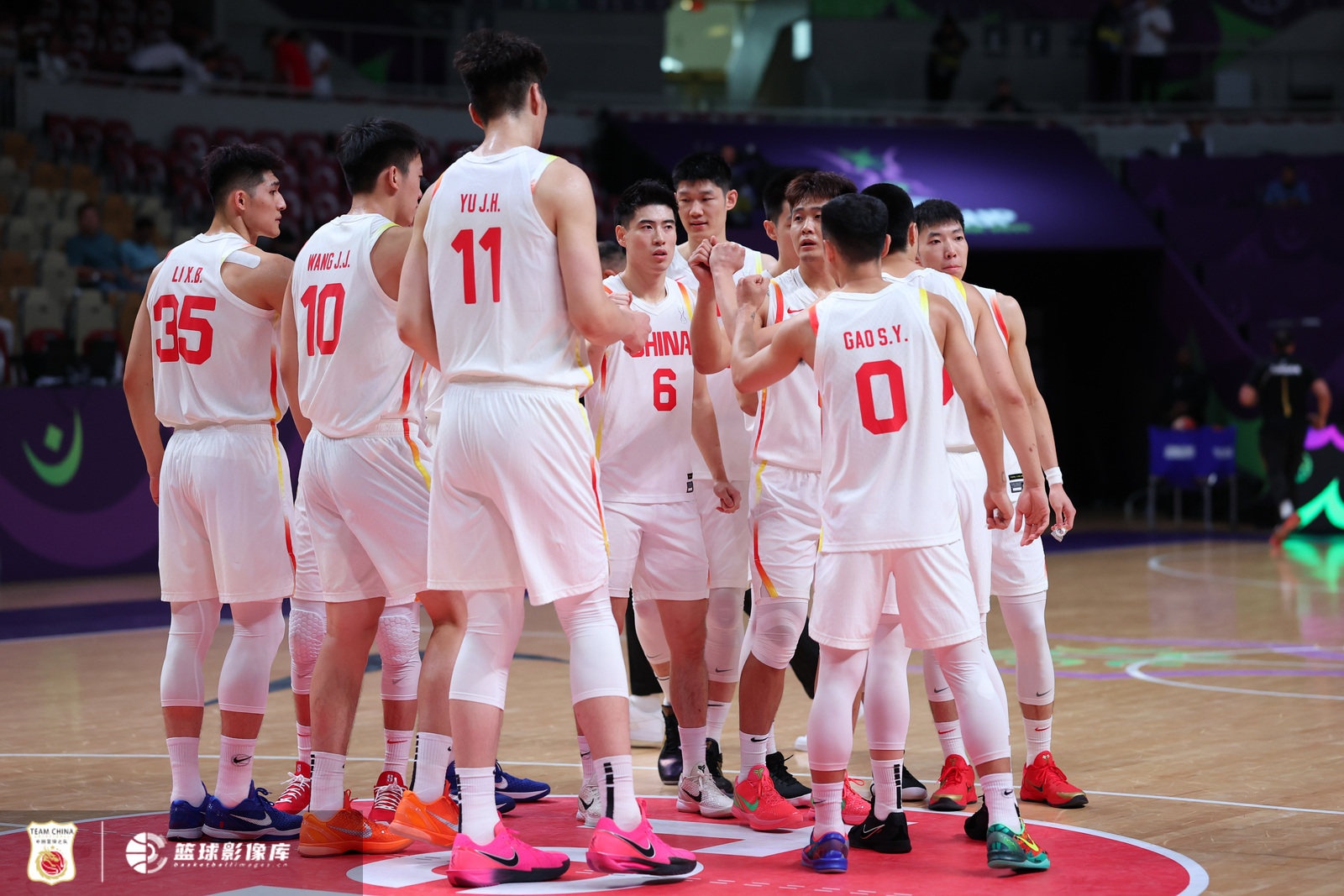 中国男篮已启程回国 抵达海口后原地解散 教练组将总结此次亚洲杯