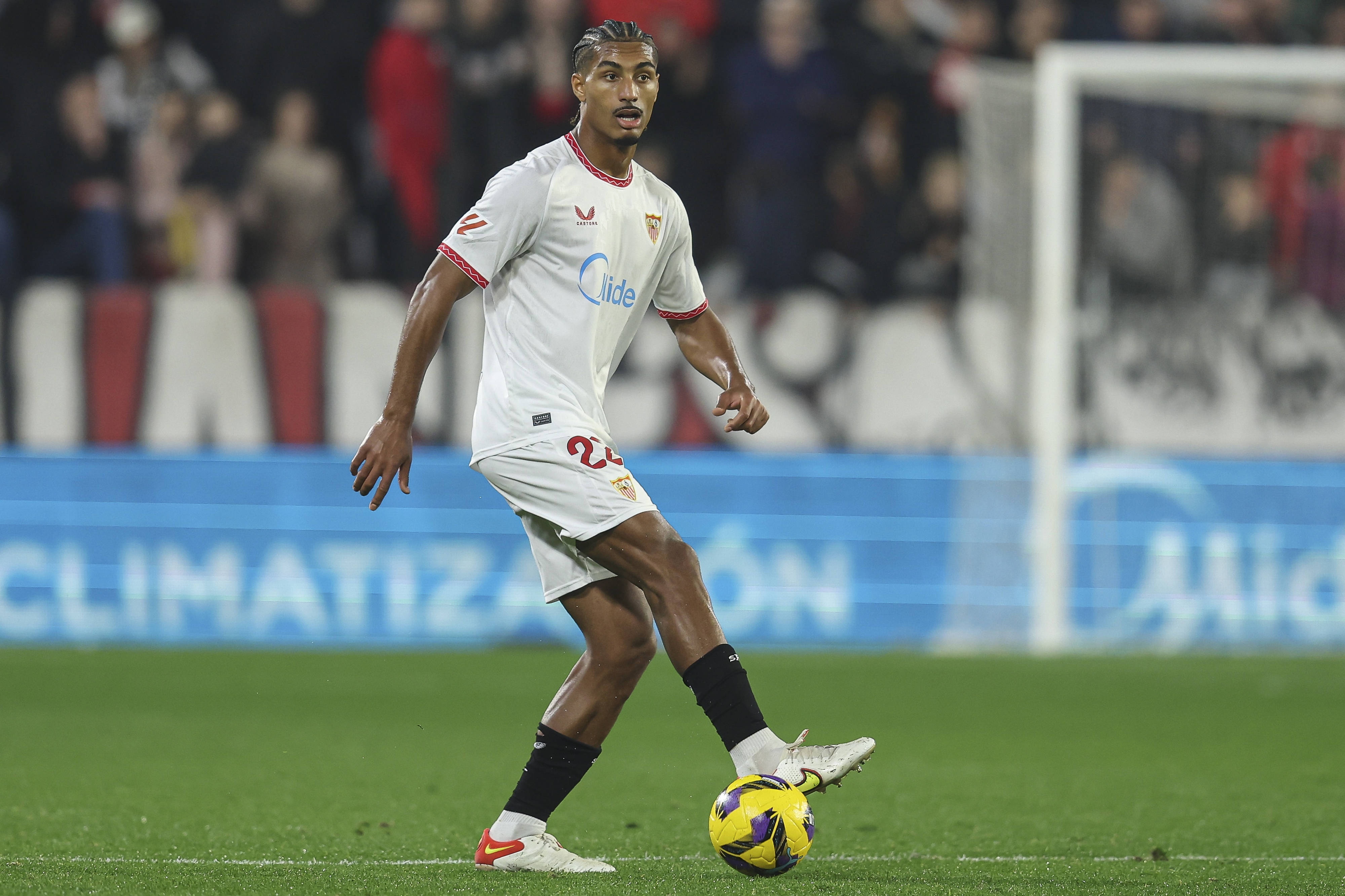 罗马诺：塞维利亚后卫巴代接近转会勒沃库森，费用2900万欧