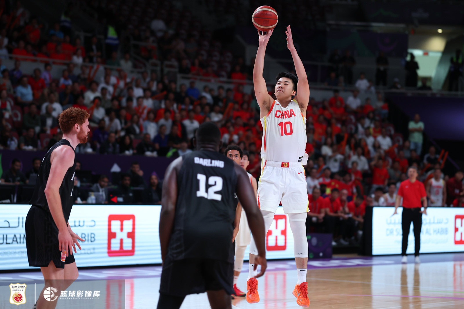 媒体人：王俊杰亚洲杯防守全面&低位进攻是亮点 持球水平仍需提高