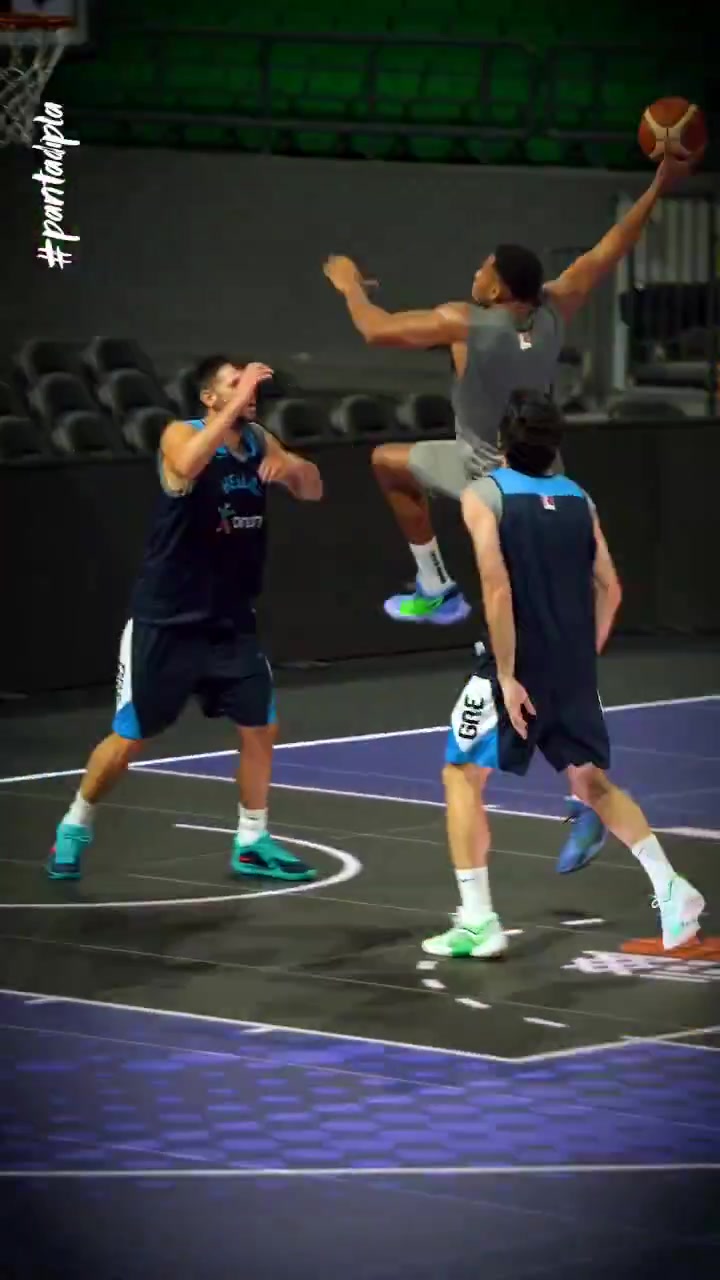 这谁拦得住啊💪字母哥训练中一条龙举火烧天暴扣