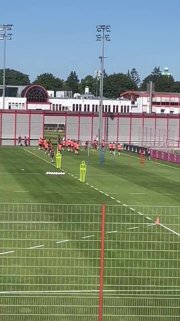 记者：凯恩、莱默尔连续两天缺席拜仁合练，帕夫洛维奇随队训练