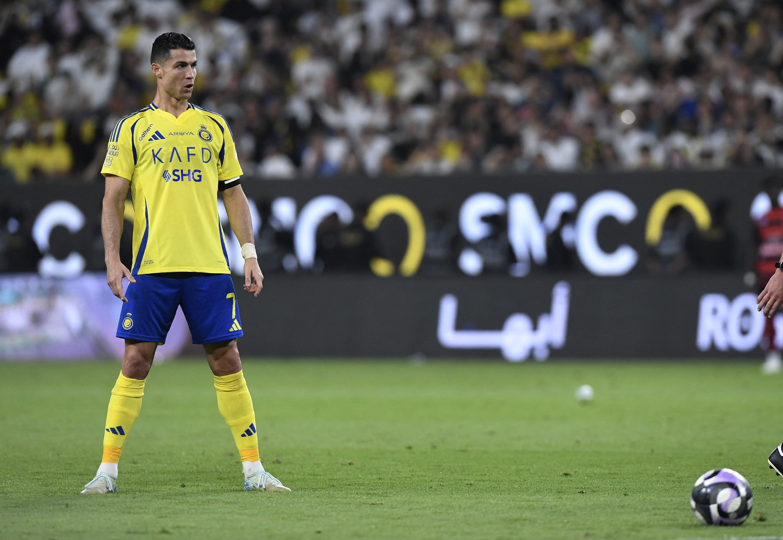 胜利主帅谈C罗：40岁的他依旧健步如飞堪称传奇 很荣幸能执教他