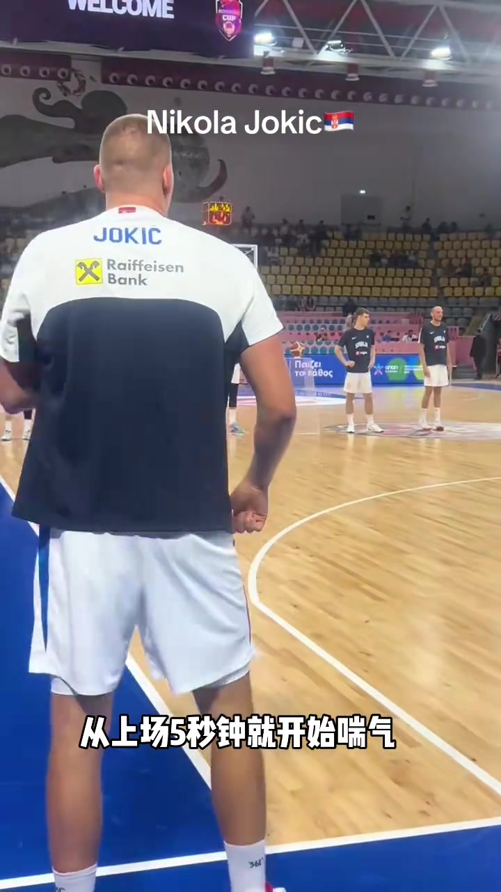 这人这大肚腩都凸出来了 “一看就不怎么会打球的样子”