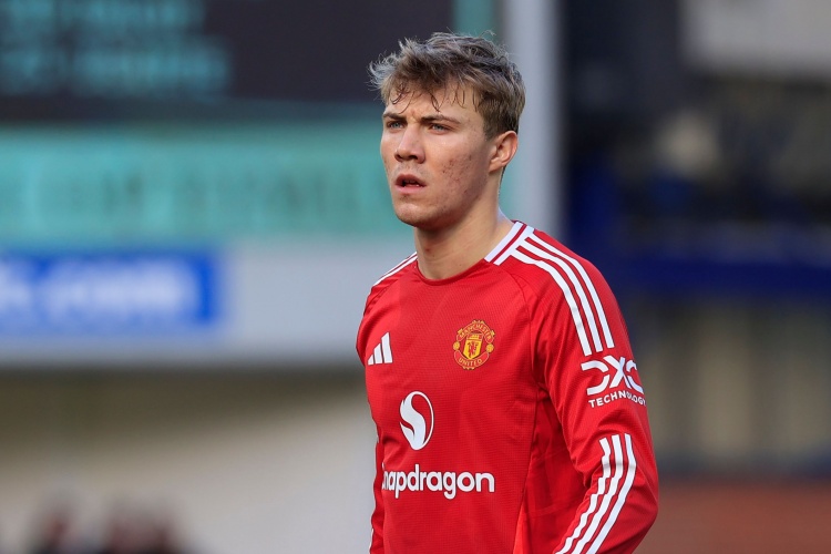 记者：霍伊伦不希望以租借+选择买断方式离开曼联