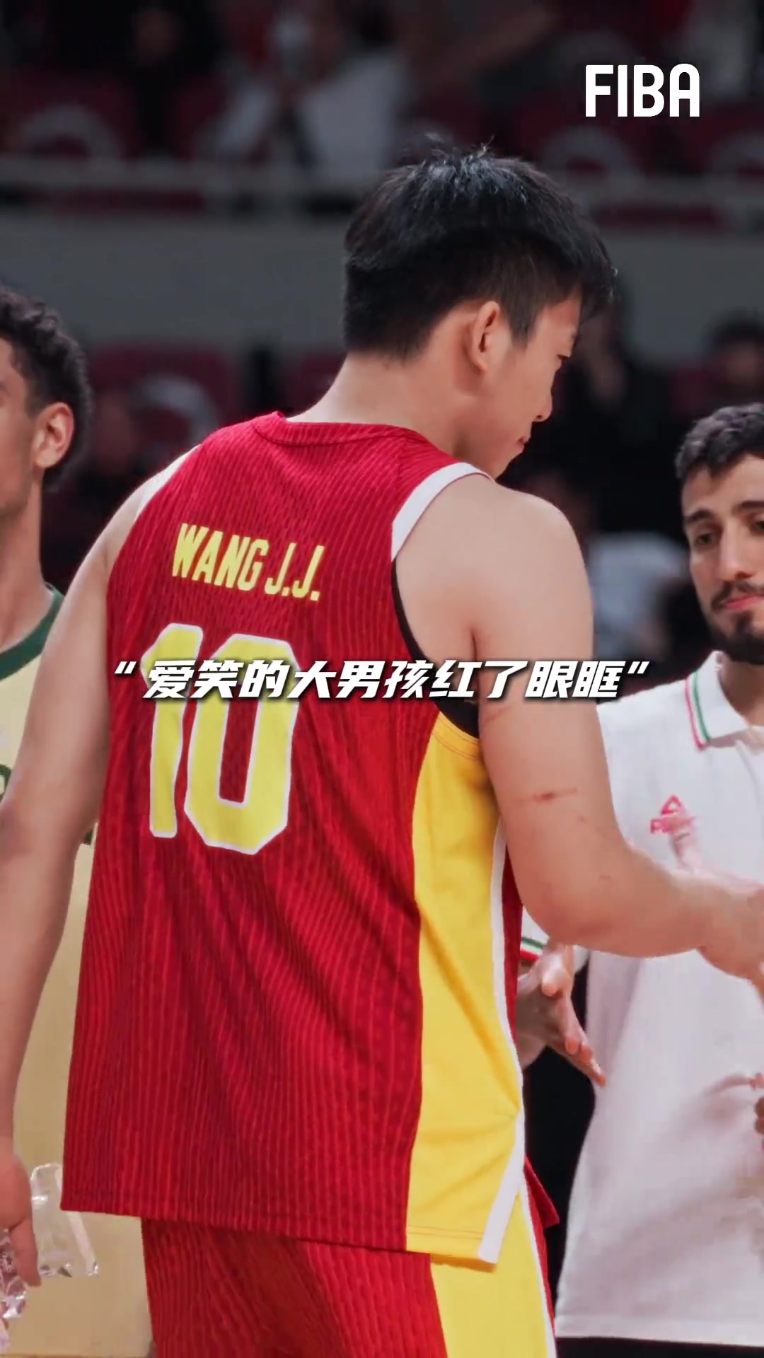 看得心碎了！王俊杰红着眼眶领奖 FIBA寄语：未来一定会更好！