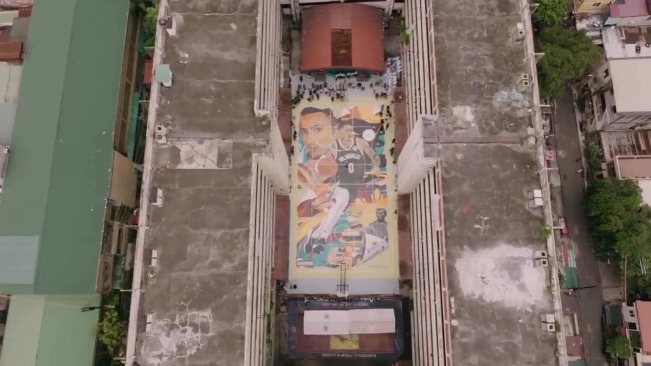 震撼！美媒晒菲律宾一处有着库兹马巨幅画像的篮球场