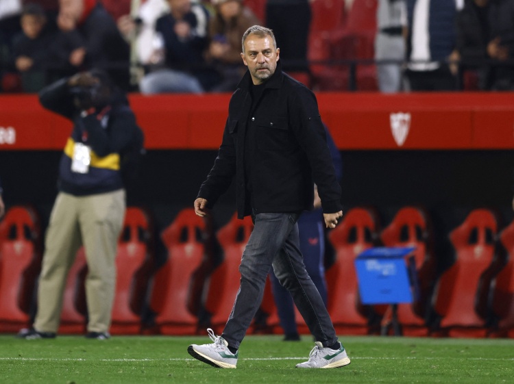 ESPN：弗里克不同意巴萨出售费尔明、卡萨多和阿劳霍