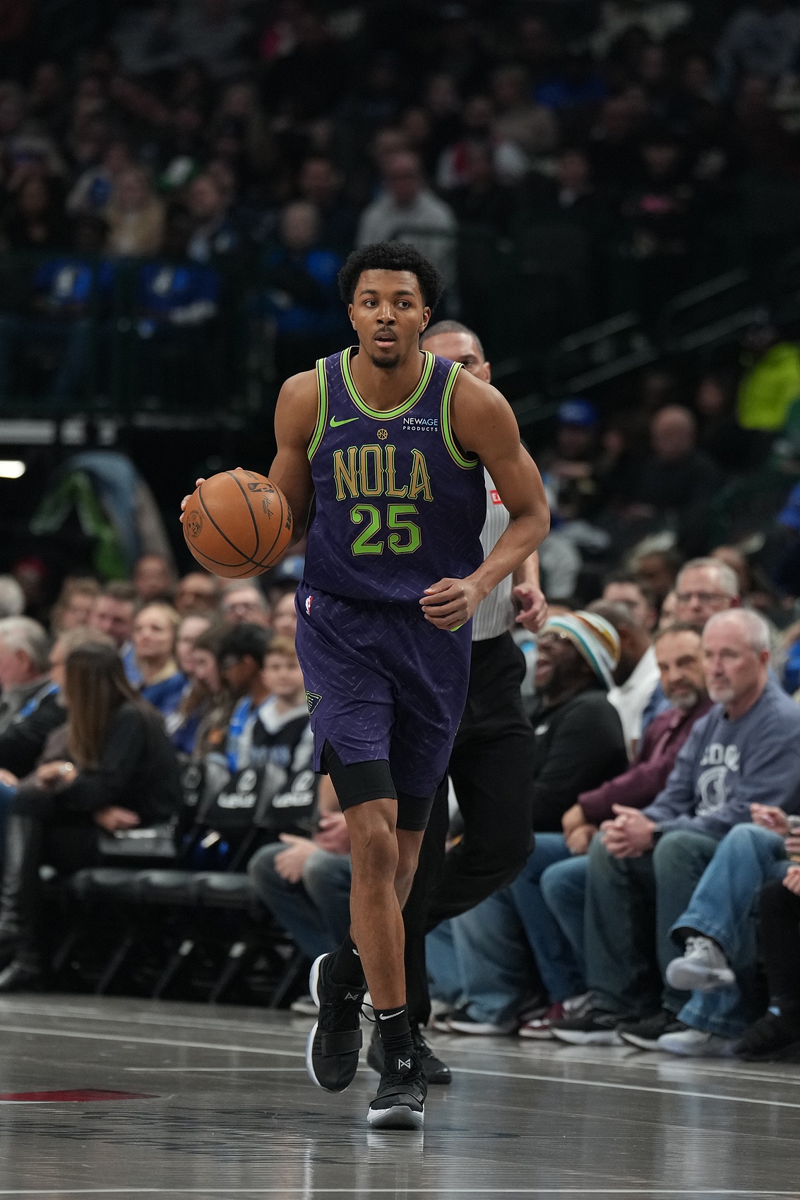 合同4年1.12亿~名记：勇士对鹈鹕前锋墨菲有强烈兴趣 马刺也有意