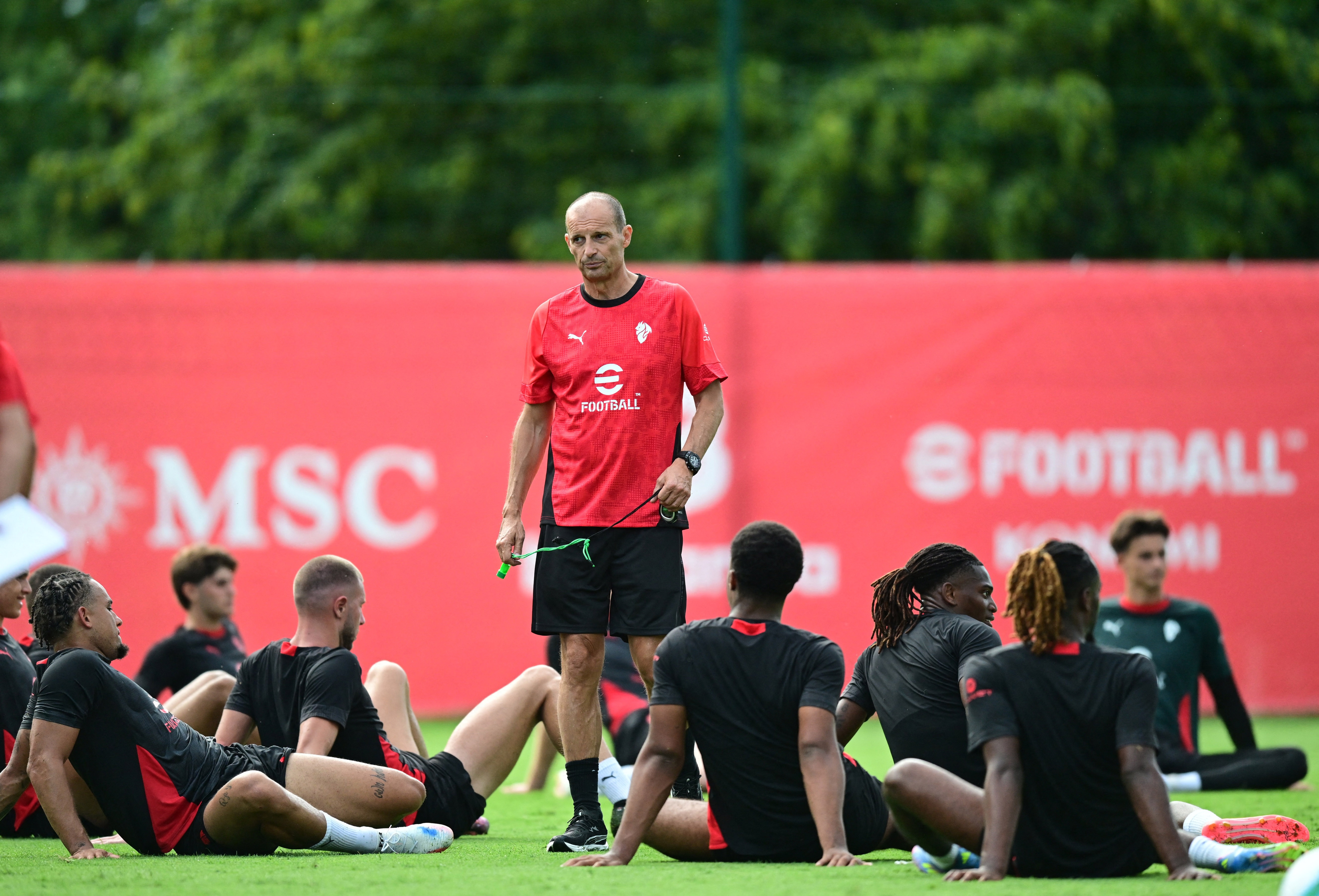 全市场：阿莱格里向米兰高层强调，需要引进1到2名前锋补强锋线