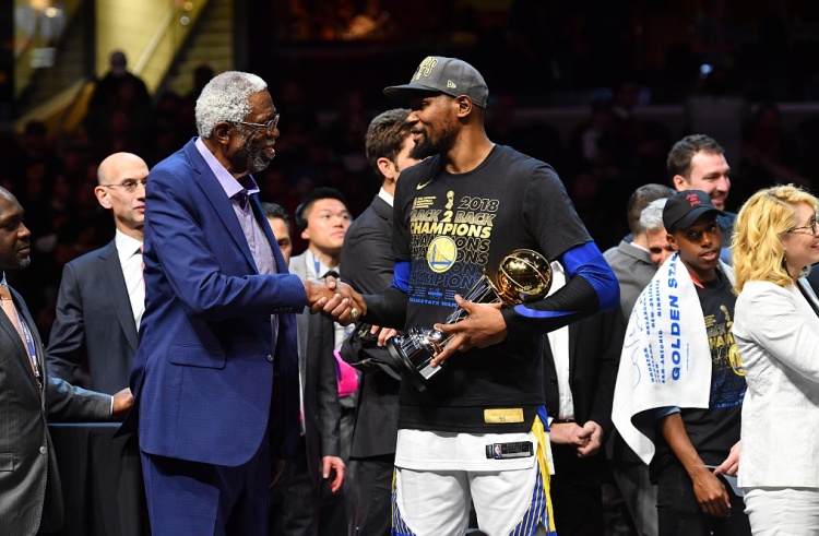 库里接受于嘉专访谈杜兰特：KD有两座当之无愧的FMVP奖杯