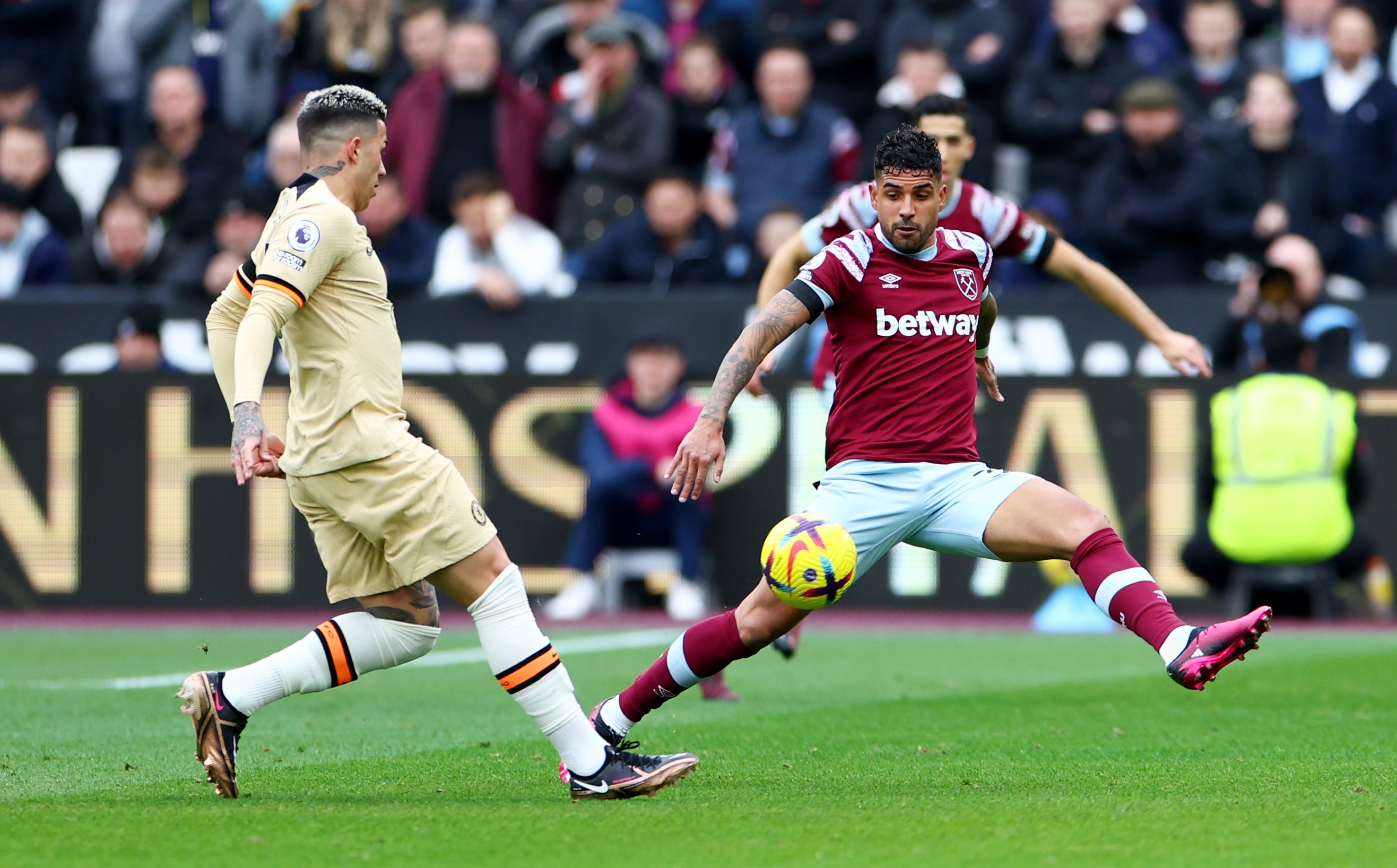 天空体育：马赛有意西汉姆左后卫埃莫森，正在进行谈判