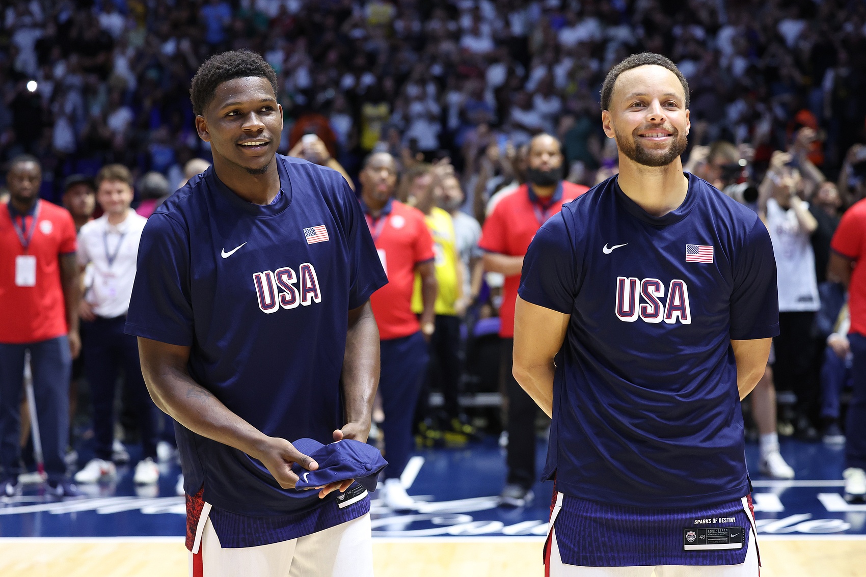 45名库里训练营学员进入NBA或WNBA 谁让你印象最深？库里：华子