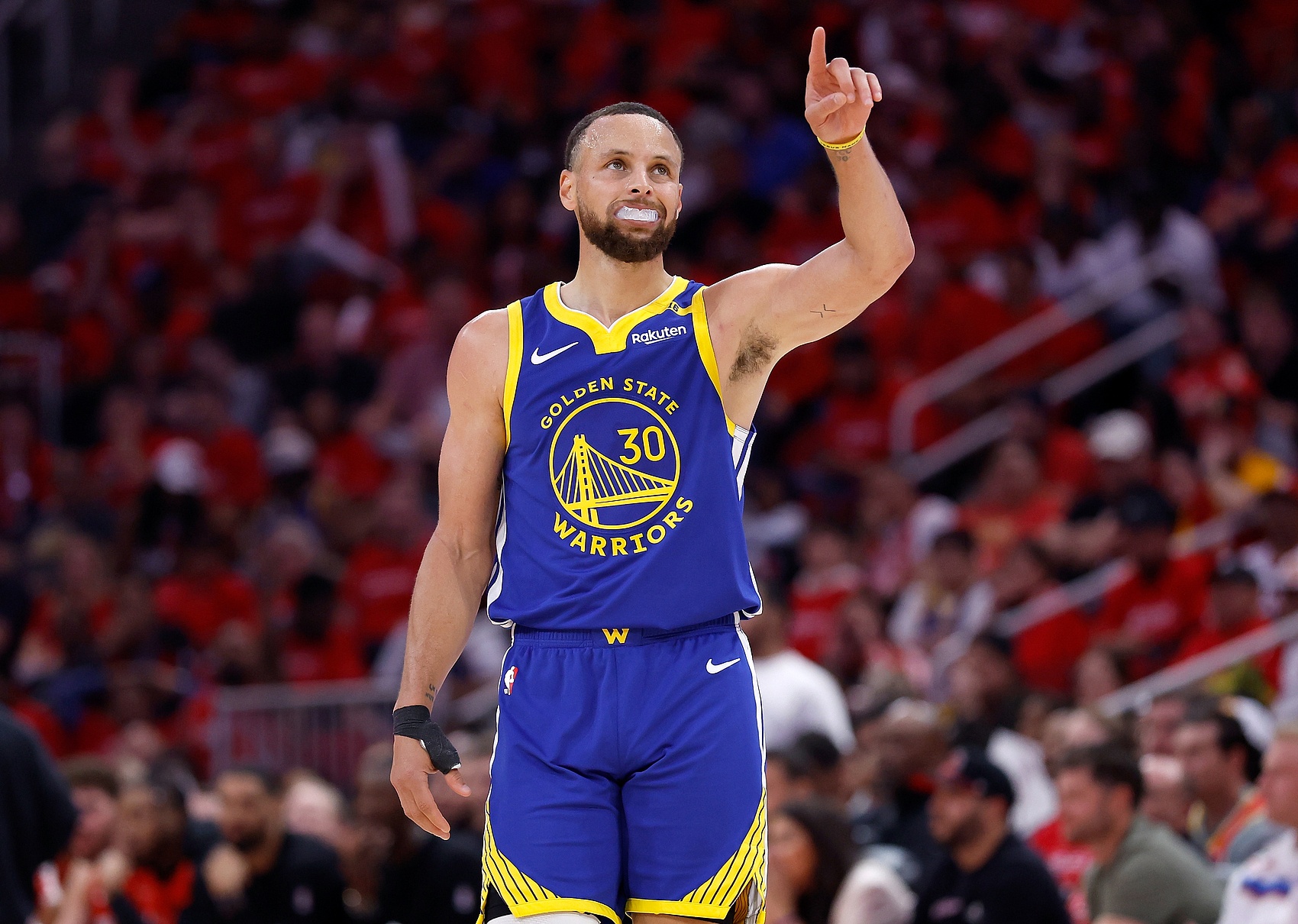 库里：首冠是最喜欢冠军之一 庆幸有得选 仍清晰记得擒灰熊斩73胜