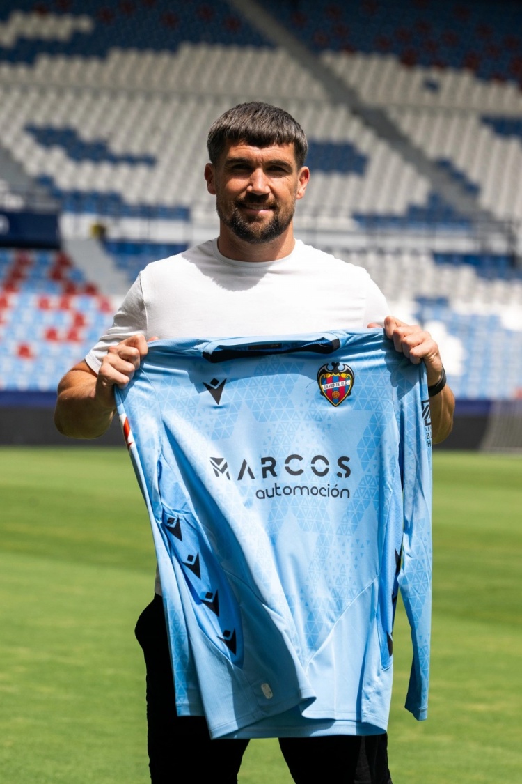 官方：莱万特签下33岁澳洲国门马修-瑞安，签约1+1年