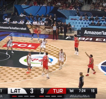 乾坤大挪移！申京背打贝尔坦斯 连续转身晃动压到篮下勾手打中