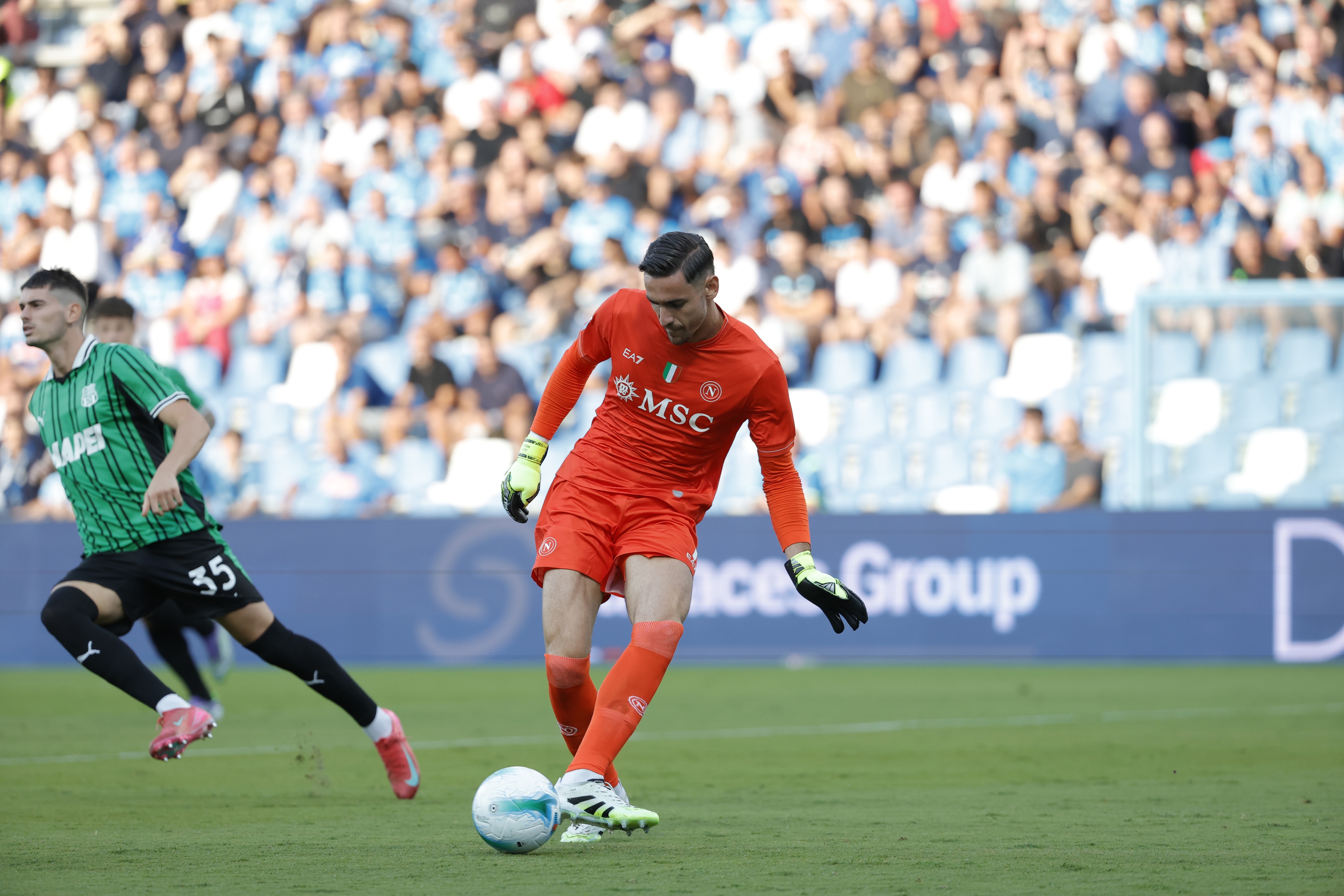 梅雷特：今年努力在所有赛事走更远 8秒持球新规是为避免拖延时间