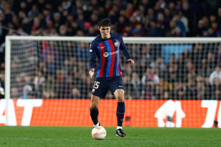 每体：巴萨中卫克里斯滕森可能离队，米兰有意签下他加强后防线