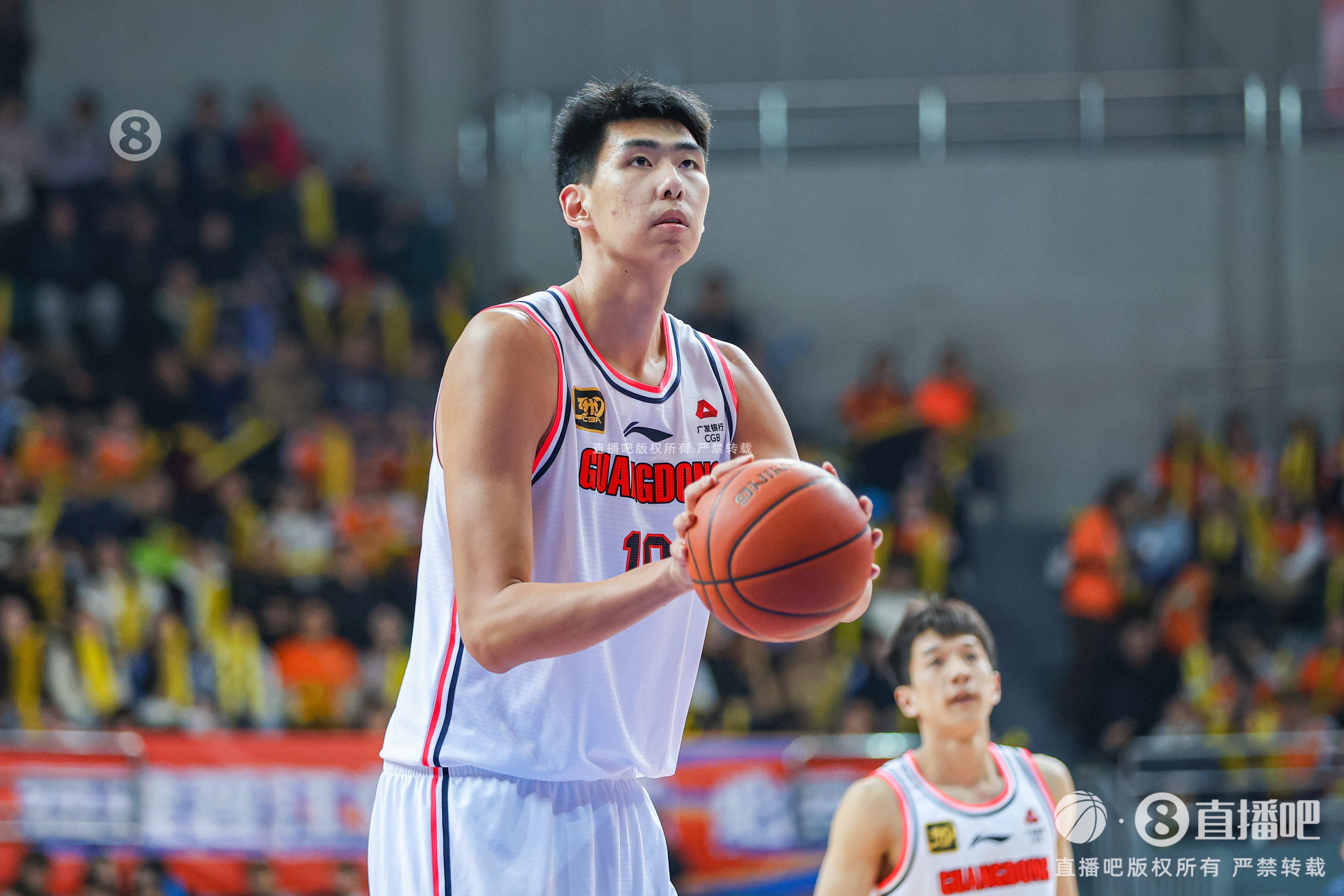 朱总心思细腻！媒体人：广东在交易中设置了徐昕的回购条款