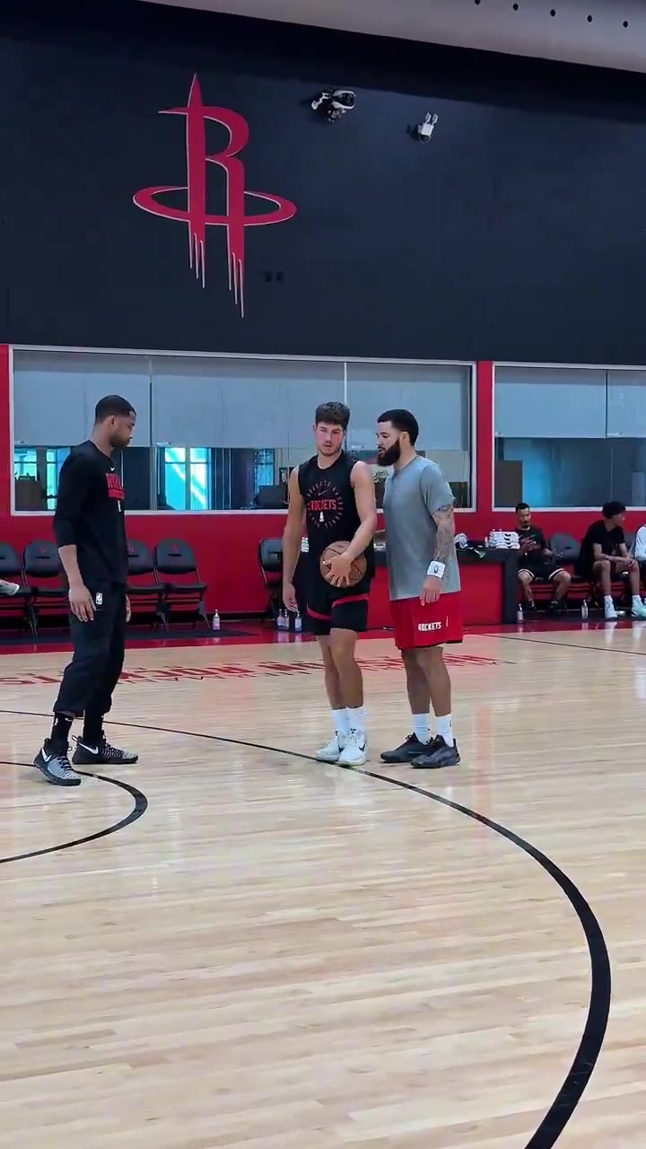 谢泼德的暑期特训！范弗里特和小谢一起训练 不忘指点一番