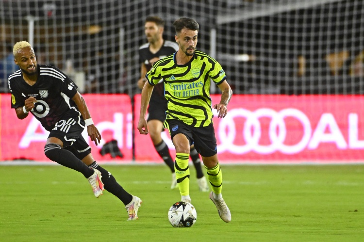 记者：西汉姆加入法比奥-维埃拉争夺战，还有德甲欧冠队感兴趣