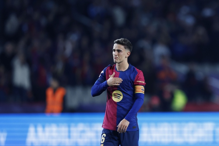 世体：由于加维右膝感到不适，他将无法参加对阵巴列卡诺的比赛