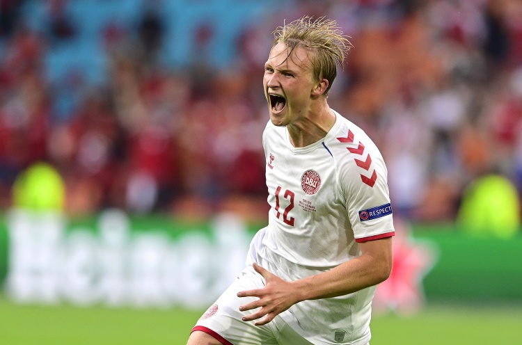 记者：阿贾克斯有信心签回多尔贝里，形式为租借+1000万欧买断