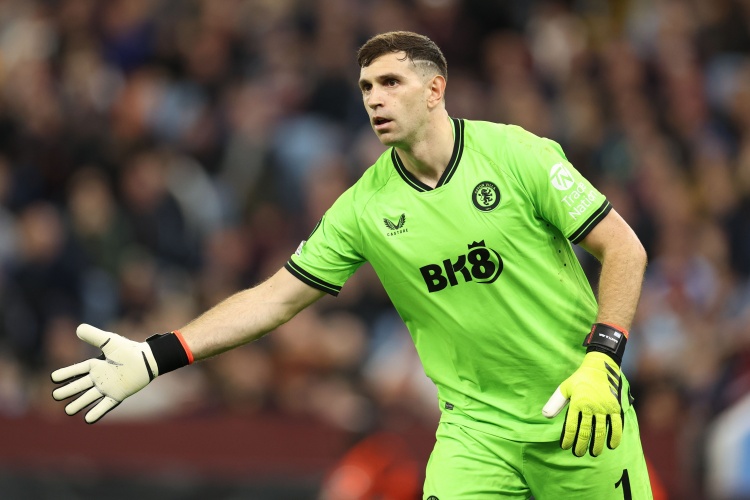 罗马诺：马丁内斯已告知维拉自己想加盟曼联，个人条款已谈妥