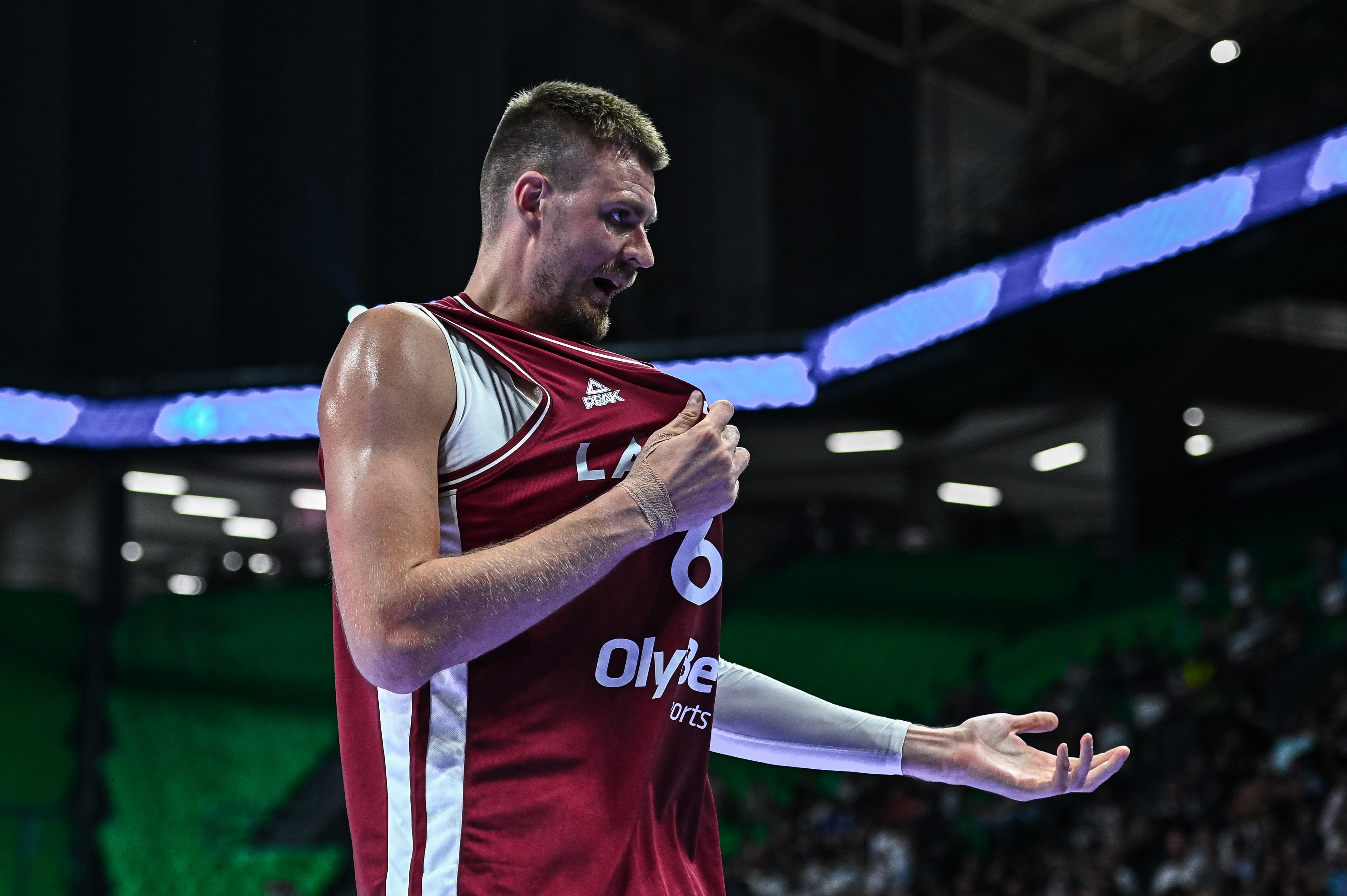 外线狂飙！拉脱维亚上半场射进11记三分 第二节单节轰出27-7