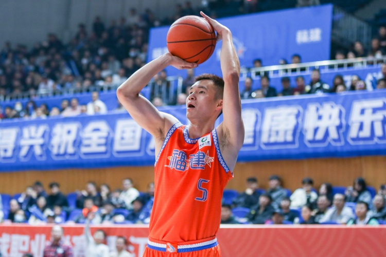 晋江经济报：李江淮新赛季是球员兼任福建队助理教练