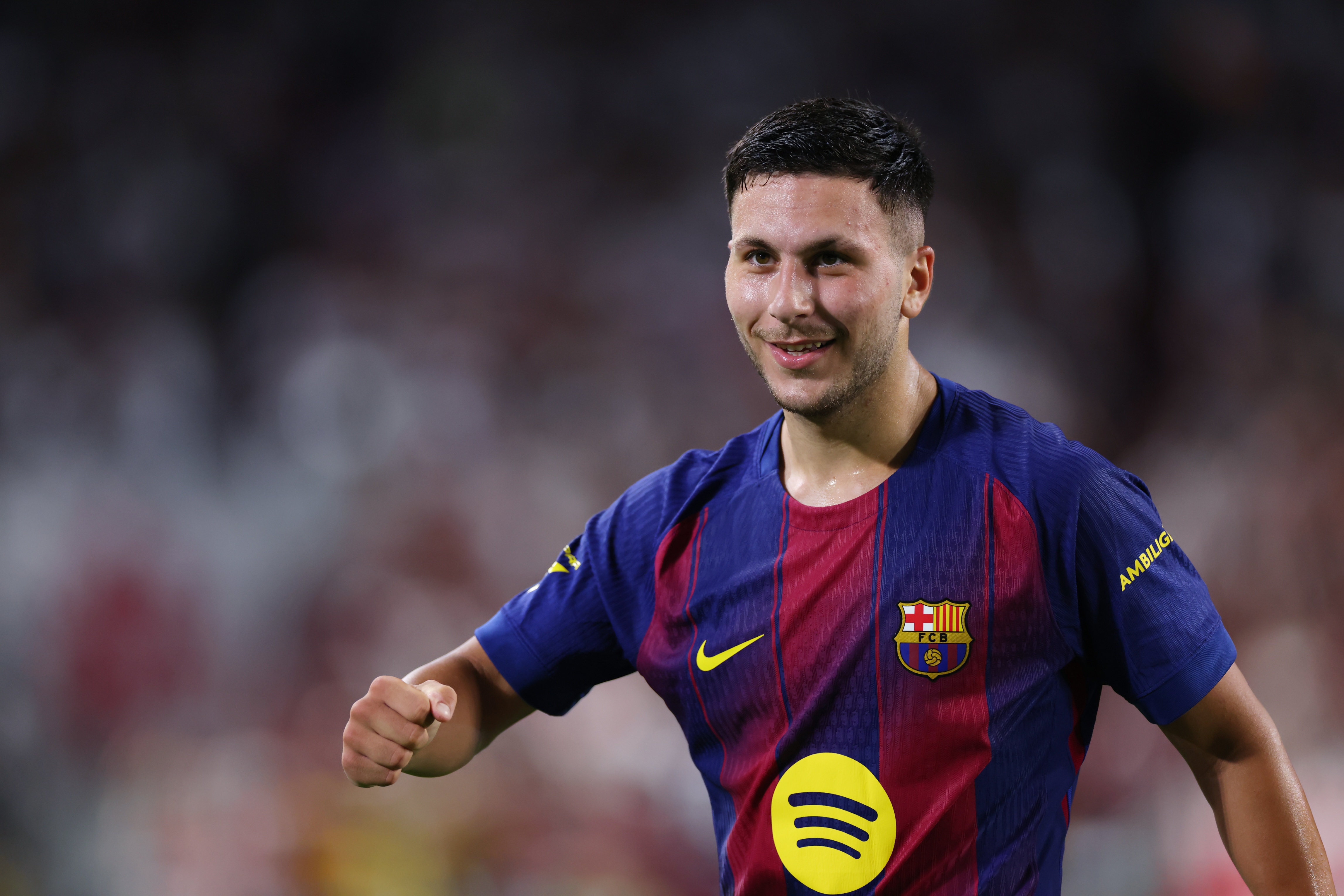 罗马诺：巴萨已经将巴德吉注册进欧冠名单，穿28号&伯纳尔穿22号