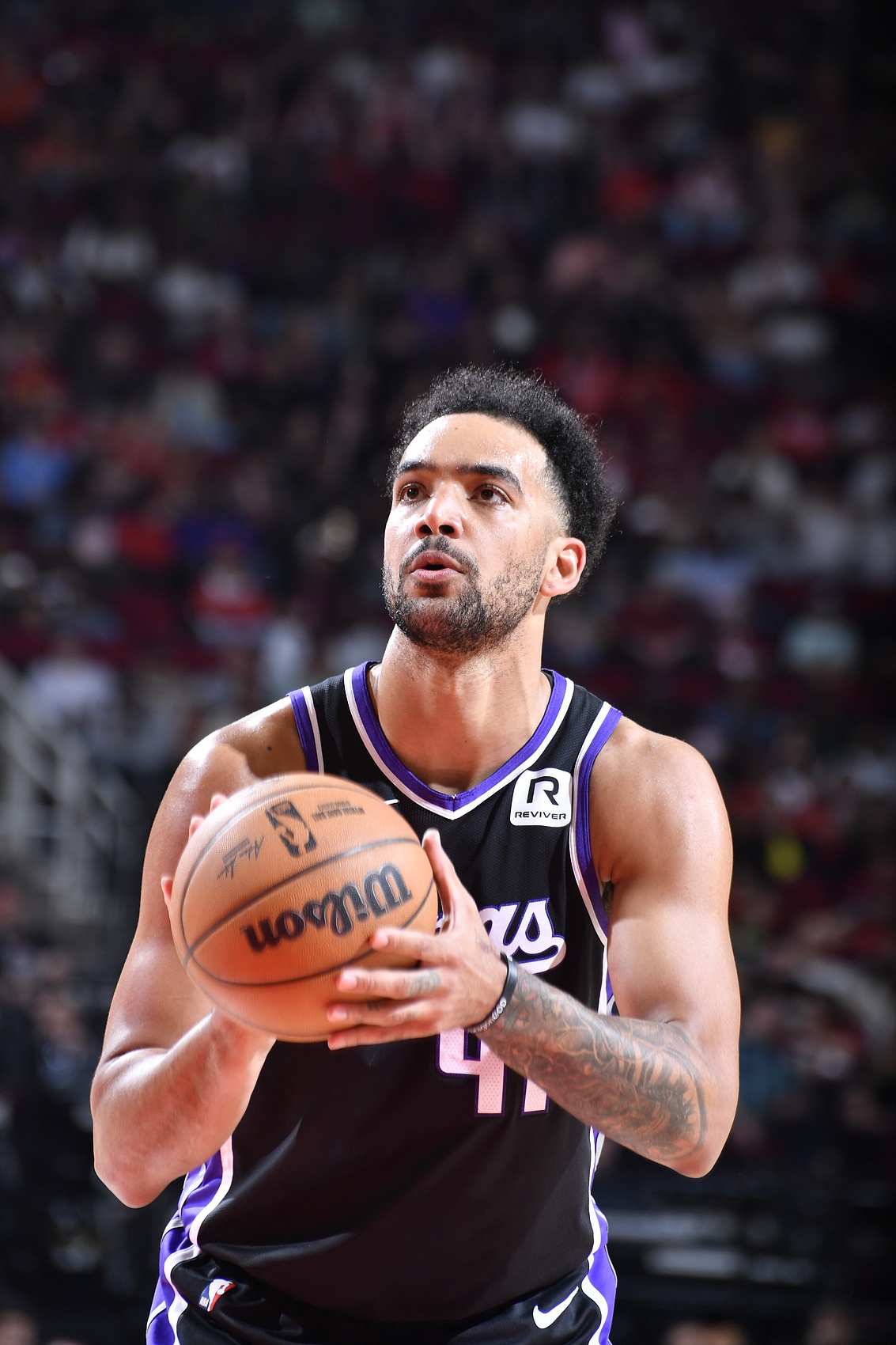 名记：莱尔斯曾是一些NBA球队底薪合同选项 但他选了海外丰厚合同