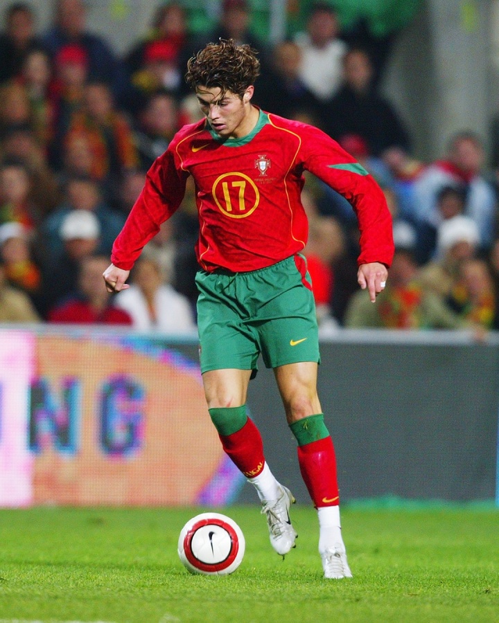 22年活化石！C罗03年8月完成葡萄牙首秀，已在国家队征战了22年