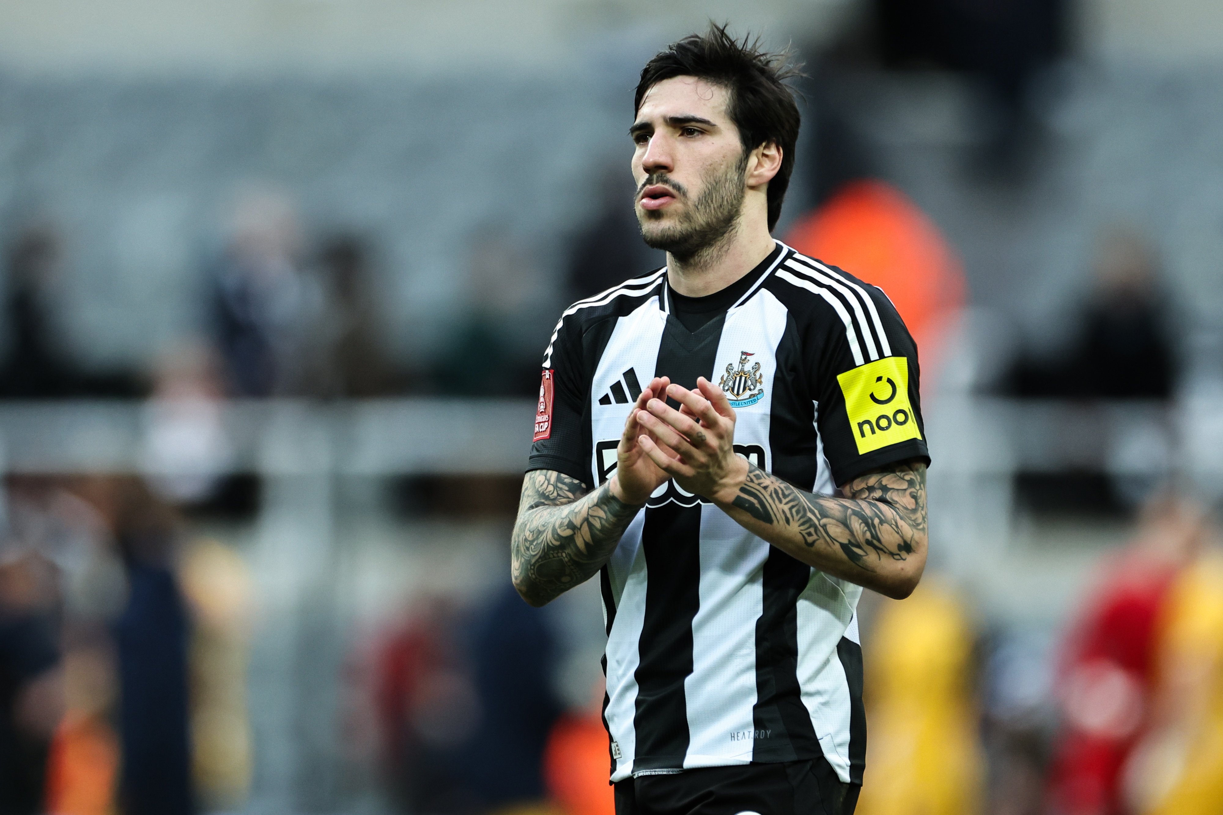 托纳利：在英超踢球对我很有帮助，加图索唤醒了我们的斗志与热情