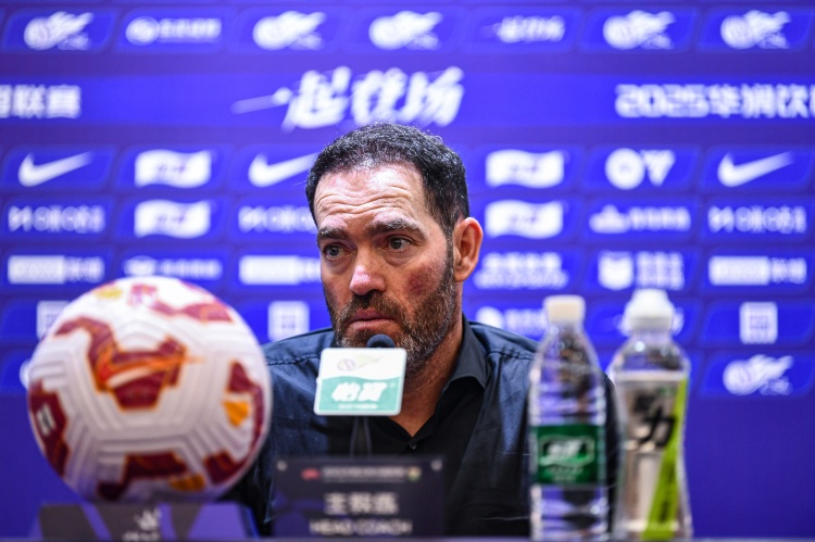 长春亚泰10日飞抵成都 12日客战领头羊成都蓉城