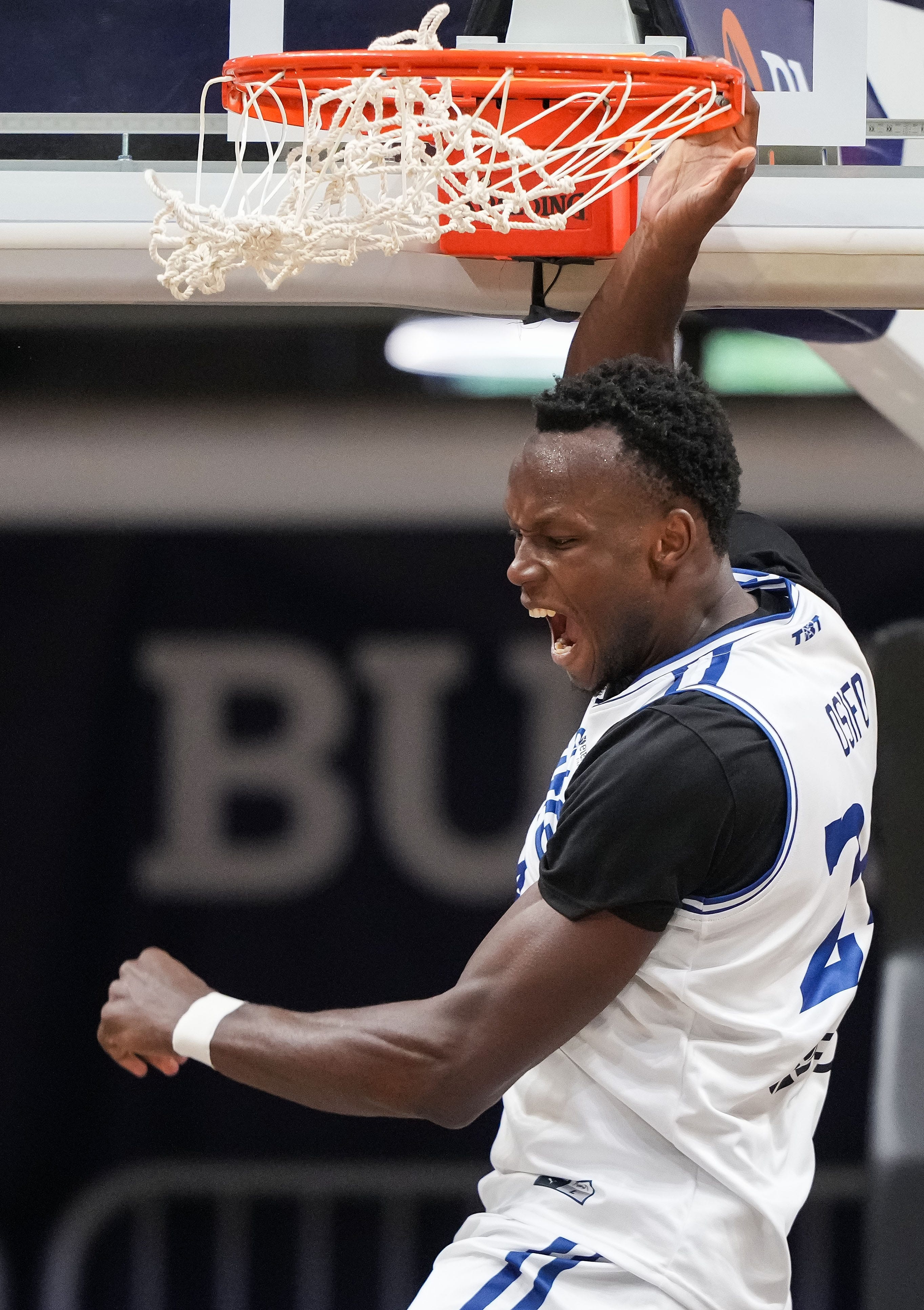 队记：马刺已签下锋线球员奥萨伊-奥西福 21人大名单已齐整