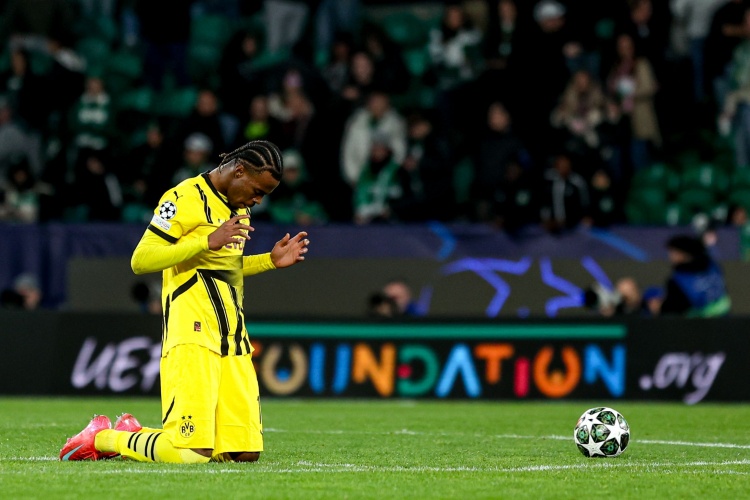 德媒：丘库埃梅卡膝盖存在游离体需接受手术，多特决定冬歇期再做