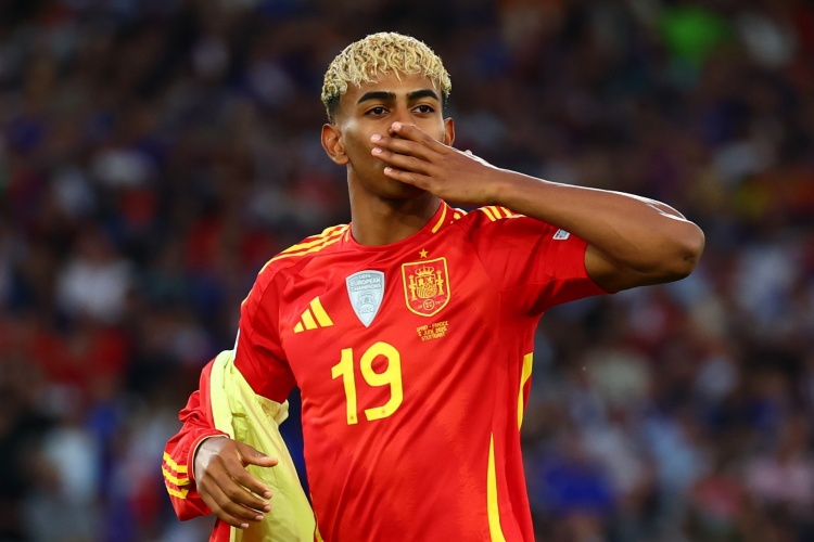 亚马尔：我的梦想不是只拥有一座金球奖，而是很多座金球奖