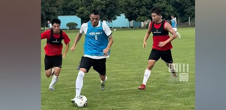 卷起来了！“川超”成都队今日与成都蓉城B队进行了热身赛