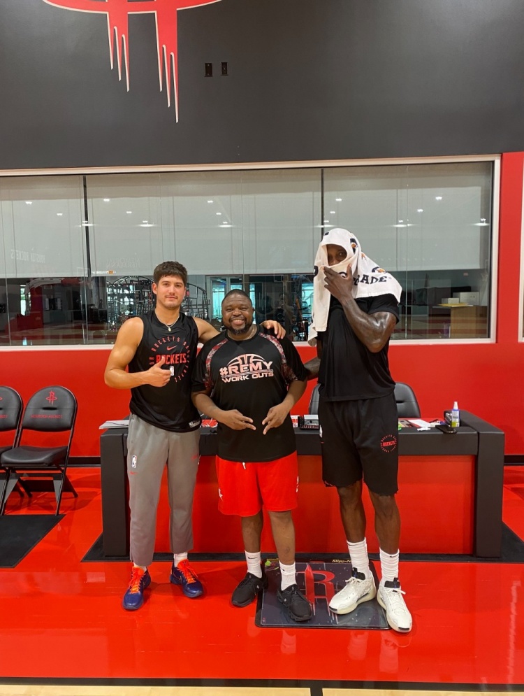 新赛季火箭主控？训练师晒谢泼德训练照 肱二头肌粗壮醒目