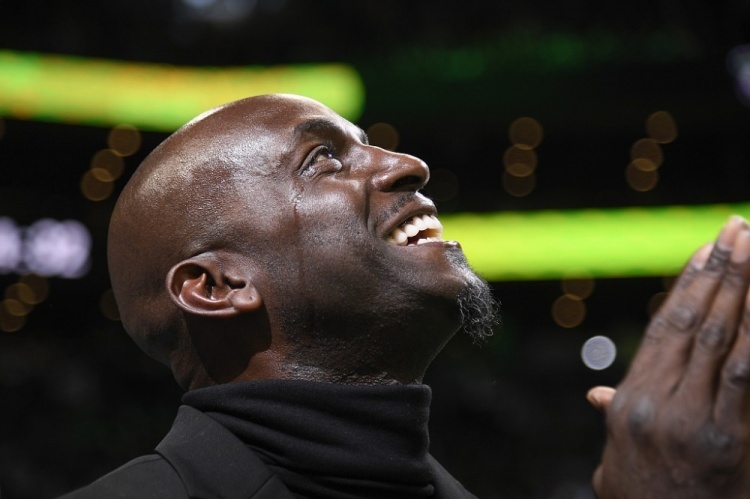 9年前的今天：“狼王”凯文-加内特宣布退役 结束21年职业生涯