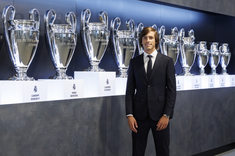 马卡报道卡雷拉斯转会拉锯战：改变人生的四个月，始终是皇马首选