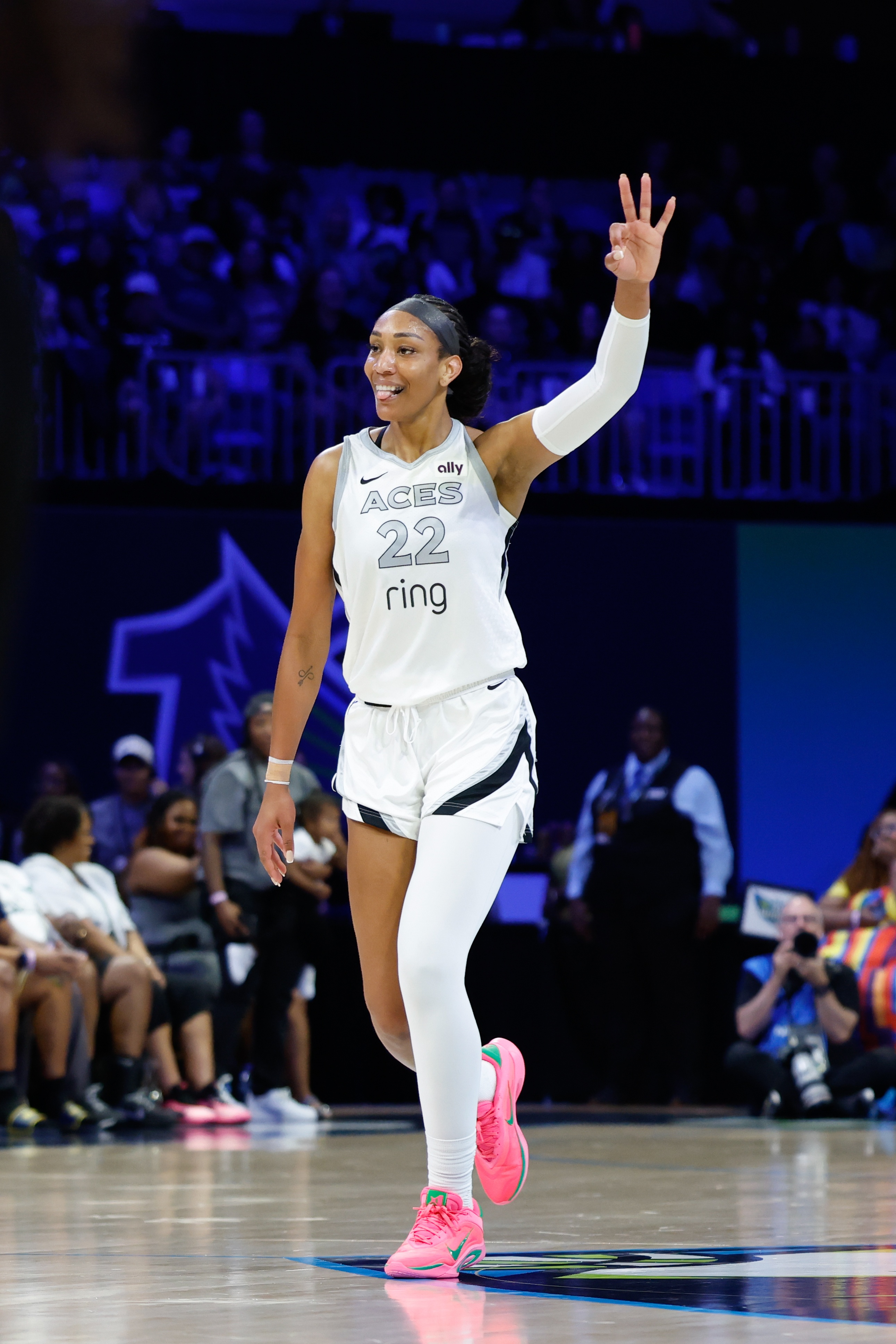 阿贾季后赛第11次砍25+&与玛雅-摩尔并列历史第五 陶乐西19次第一