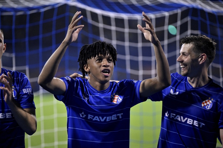 每体：德科克罗地亚之行不仅与16岁新星会面，还考察了瓦雷拉