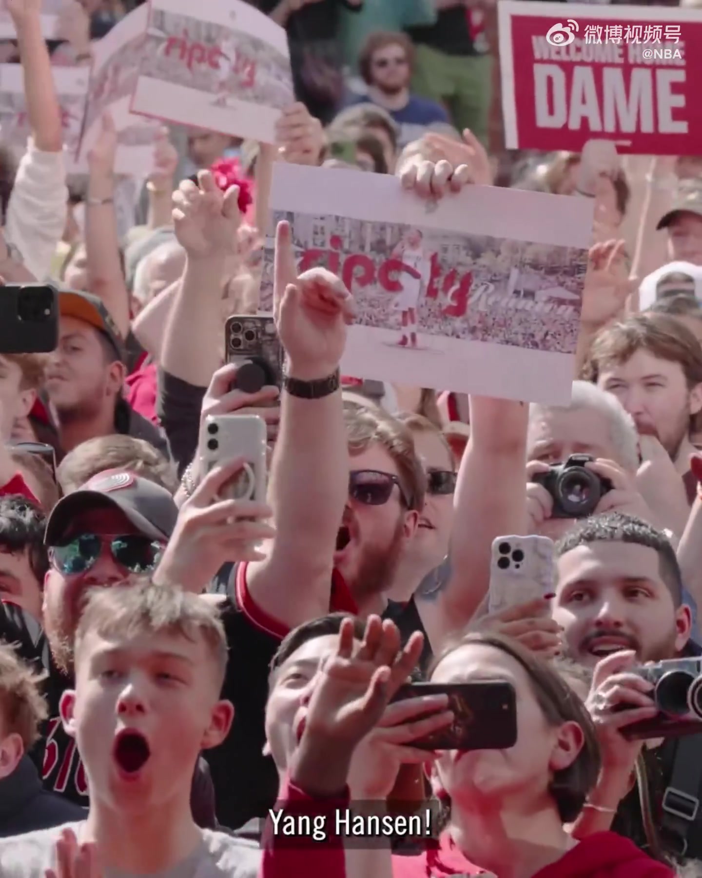 杨瀚森现身利拉德球迷见面会 利拉德中文巨标准：你好！Brother！