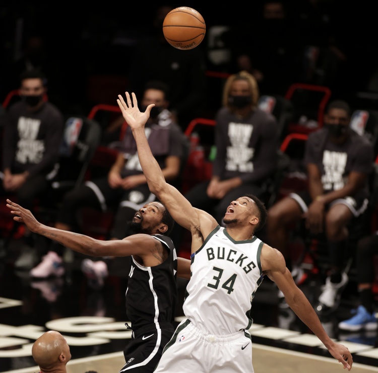 比尔-西蒙斯：若火箭想要字母哥 那得出申京+小贾+所有选秀权