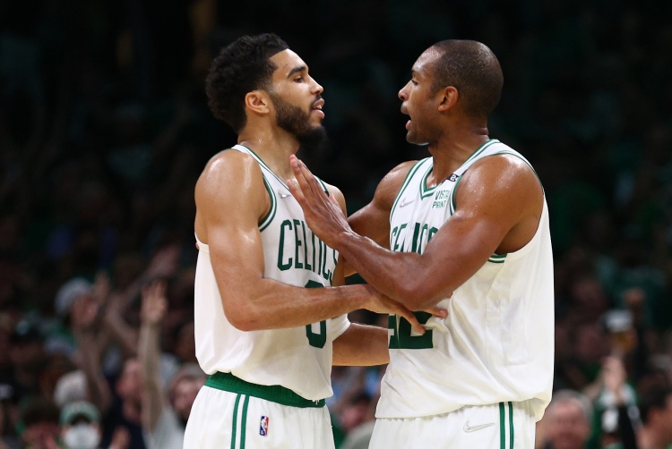 塔图姆：夺冠后我们还在想接下来五年拿几冠 结果一切都改变了