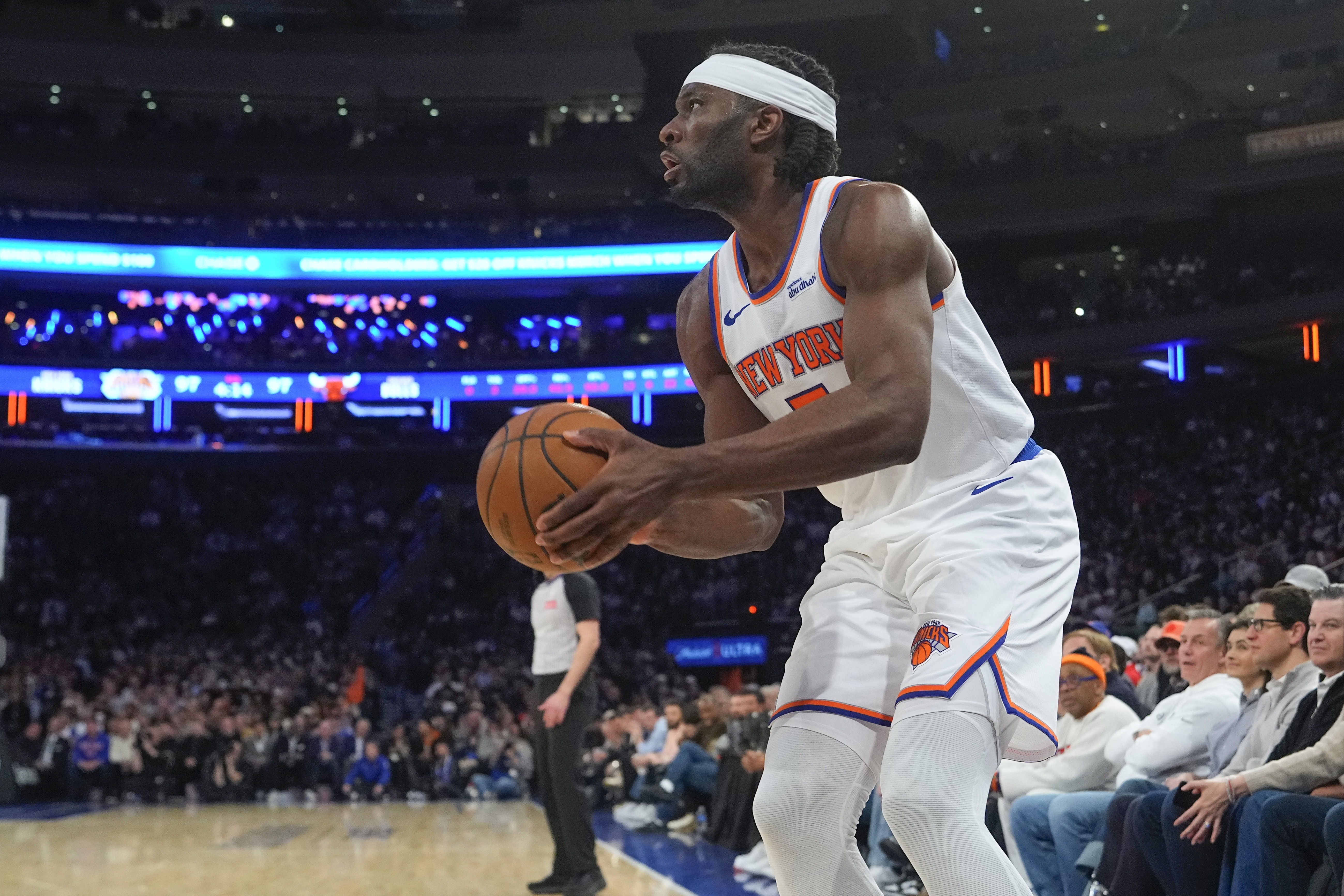 热火官宣两笔球员动态：签下阿丘瓦并裁掉盖布-马德森！